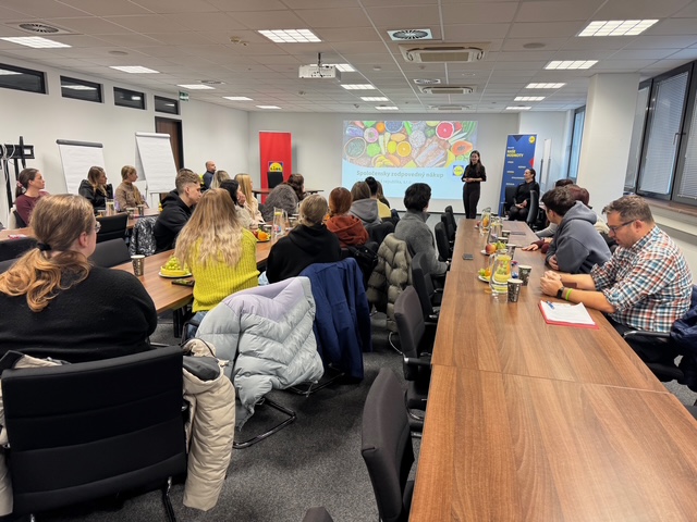 Naši študenti navštívili logistické centrum Lidl v Seredi: praktický pohľad na hygienu a kontrolu potravinových procesov