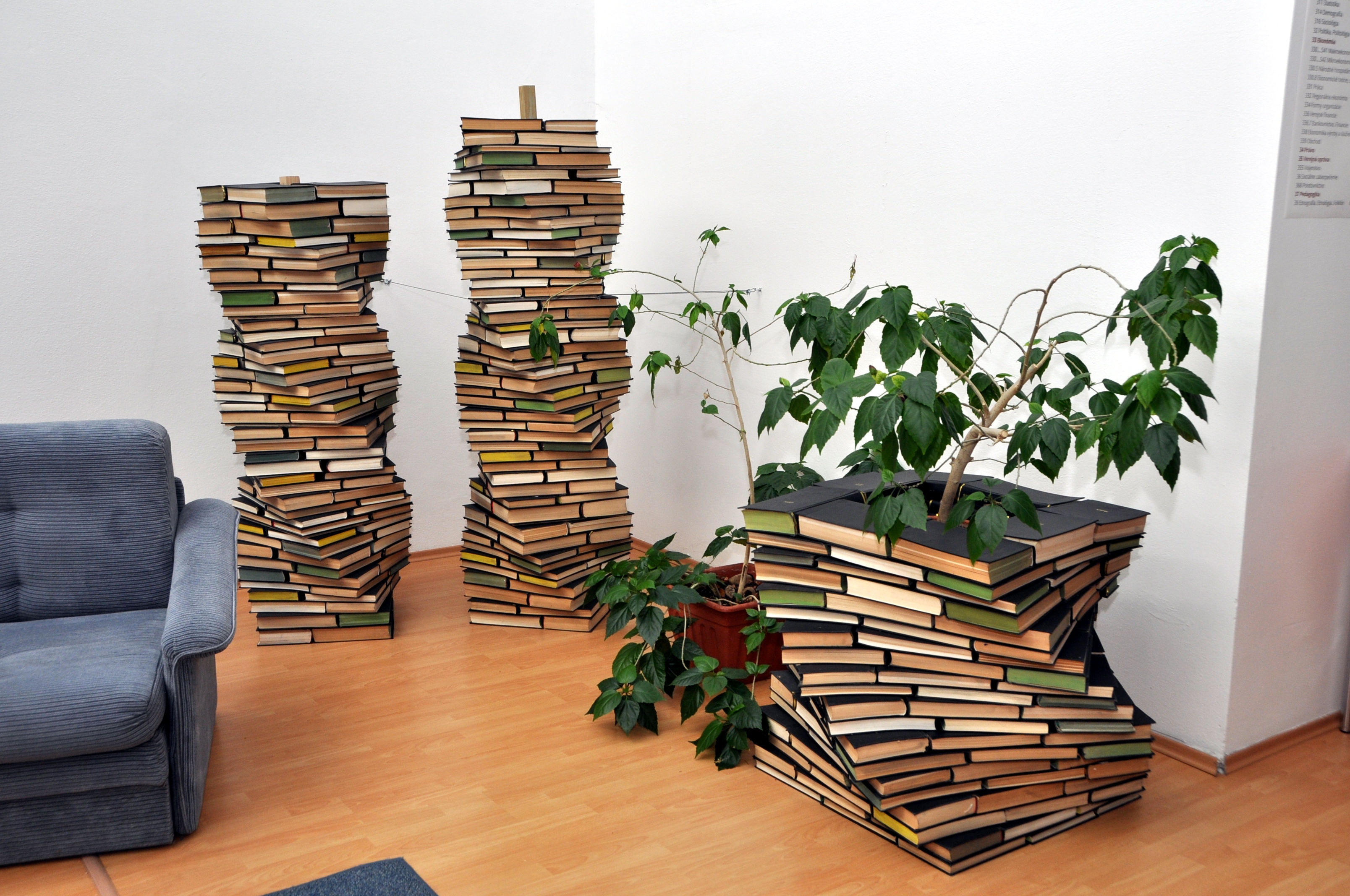 Tvorba z vyradených kníh - študenti FZKI SPU v Nitre